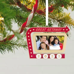 Hallmark Great Getaway 2023 Metal Photo Frame Ornament -Hallmark Great Getaway Picture Frame Keepsake Ornament 1999QHX3097 02